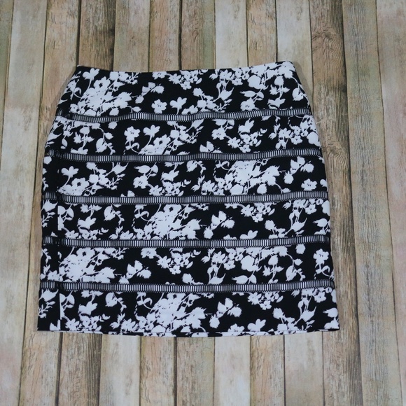 White House Black Market Dresses & Skirts - White House Black Market WHBM Lattice Pencil Skirt